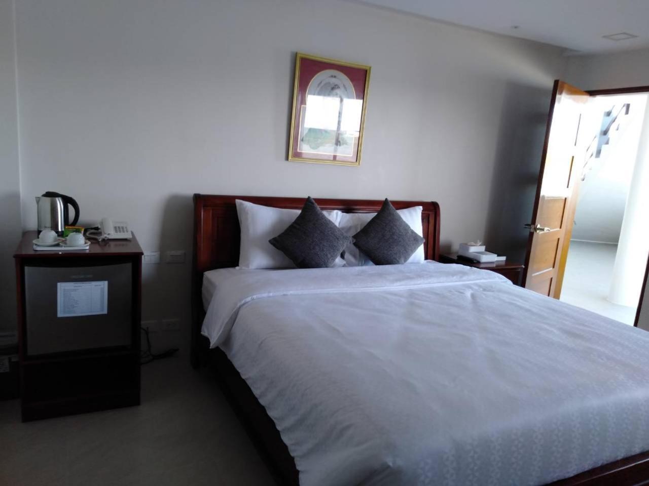 Nirvana Resort Puerto Galera Εξωτερικό φωτογραφία